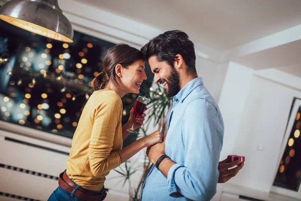Portrait Handsome Man Proposing His Happy Girlfriend While Holding Engagement — Stock Photo, Image