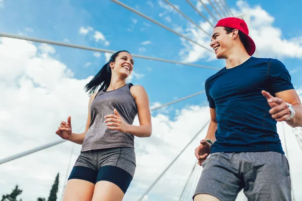 Happy Couple Running Bridge Healthy Lifestyle — Stock Photo, Image