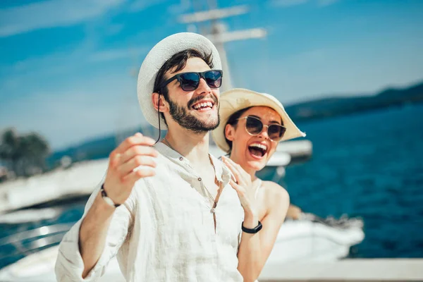 Paar Liefde Genieten Van Zomer Tijd Door Zee — Stockfoto