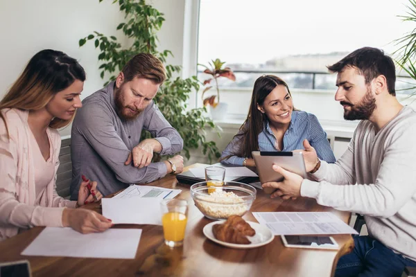 Equipo Puesta Marcha Exitoso Entrenamiento Equipo Negocios Trabajando Estrategia Marketing — Foto de Stock