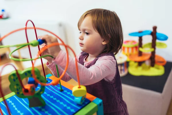 Söta Barn Som Leker Med Utbildning Leksak Inomhus Selektiv Fokus — Stockfoto