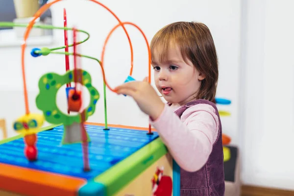 Söta Barn Som Leker Med Utbildning Leksak Inomhus Selektiv Fokus — Stockfoto