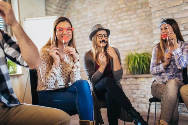 Gente de negocios haciendo ejercicio de entrenamiento en equipo durante team buildi — Foto de Stock