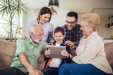 Birlikte vakit üç nesil aile portresi 