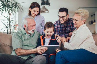 Birlikte vakit üç nesil aile portresi 