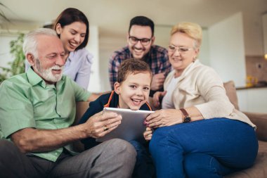 Birlikte vakit üç nesil aile portresi 