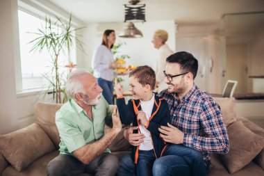 Birlikte vakit üç nesil aile portresi 