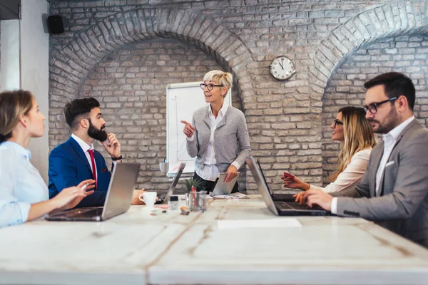 Réunion de l'équipe d'affaires Présentation de travail Concept — Photo