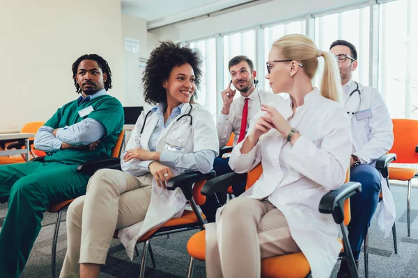 Group of happy doctors on seminar in lecture hall at hospital — Stock Photo, Image