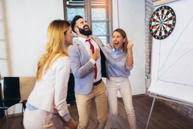 Egzersiz sırasında takım Schüco eğitim takımı yapmak iş adamları