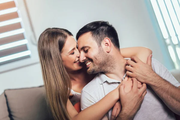 Beautiful couple hugging and looking at each other — Stock Photo, Image