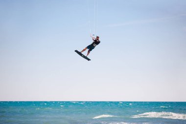 Profesyonel kiter güzel bir sırt zor hile yapar