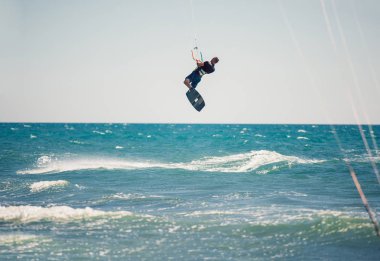 Profesyonel kiter güzel bir sırt zor hile yapar