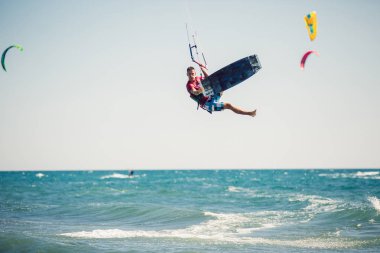 Profesyonel kiter güzel bir sırt zor hile yapar