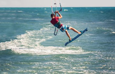 Profesyonel kiter güzel bir sırt zor hile yapar