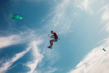 Profesyonel kiter güzel bir sırt zor hile yapar