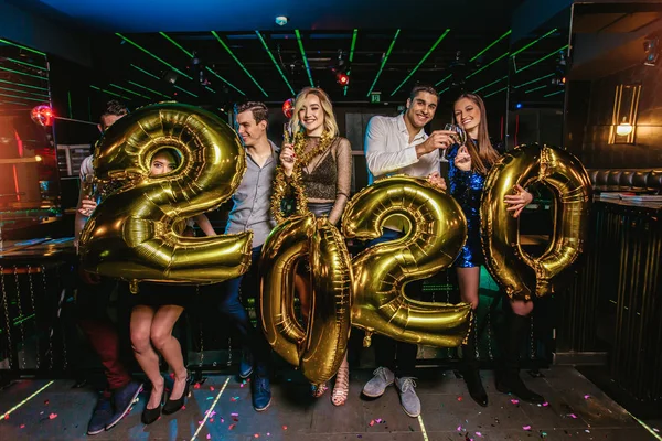 Fiesta de Año Nuevo con amigos en el club —  Fotos de Stock