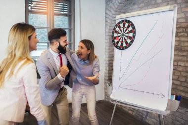 Egzersiz sırasında takım Schüco eğitim takımı yapmak iş adamları