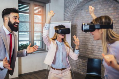 Egzersiz sırasında takım Schüco eğitim takımı yapmak iş adamları