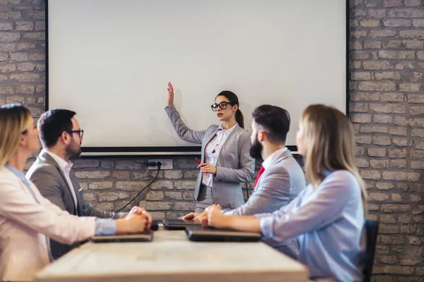 Confident speaker giving public presentation using projector in — Stock Photo, Image