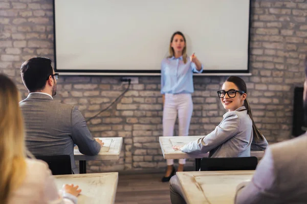 Confident speaker giving public presentation using projector in — Stock Photo, Image