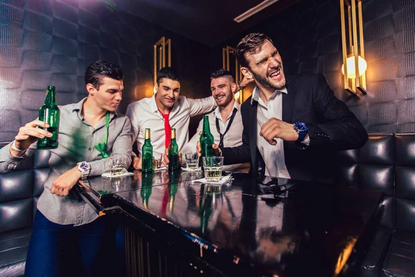 Group of young men toasting at a nightclub — Stock Photo, Image