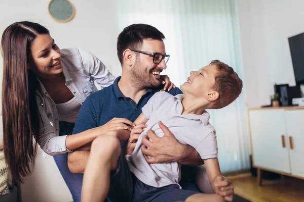 Smiling young parents and their child are very happy, they are a — Stock Photo, Image