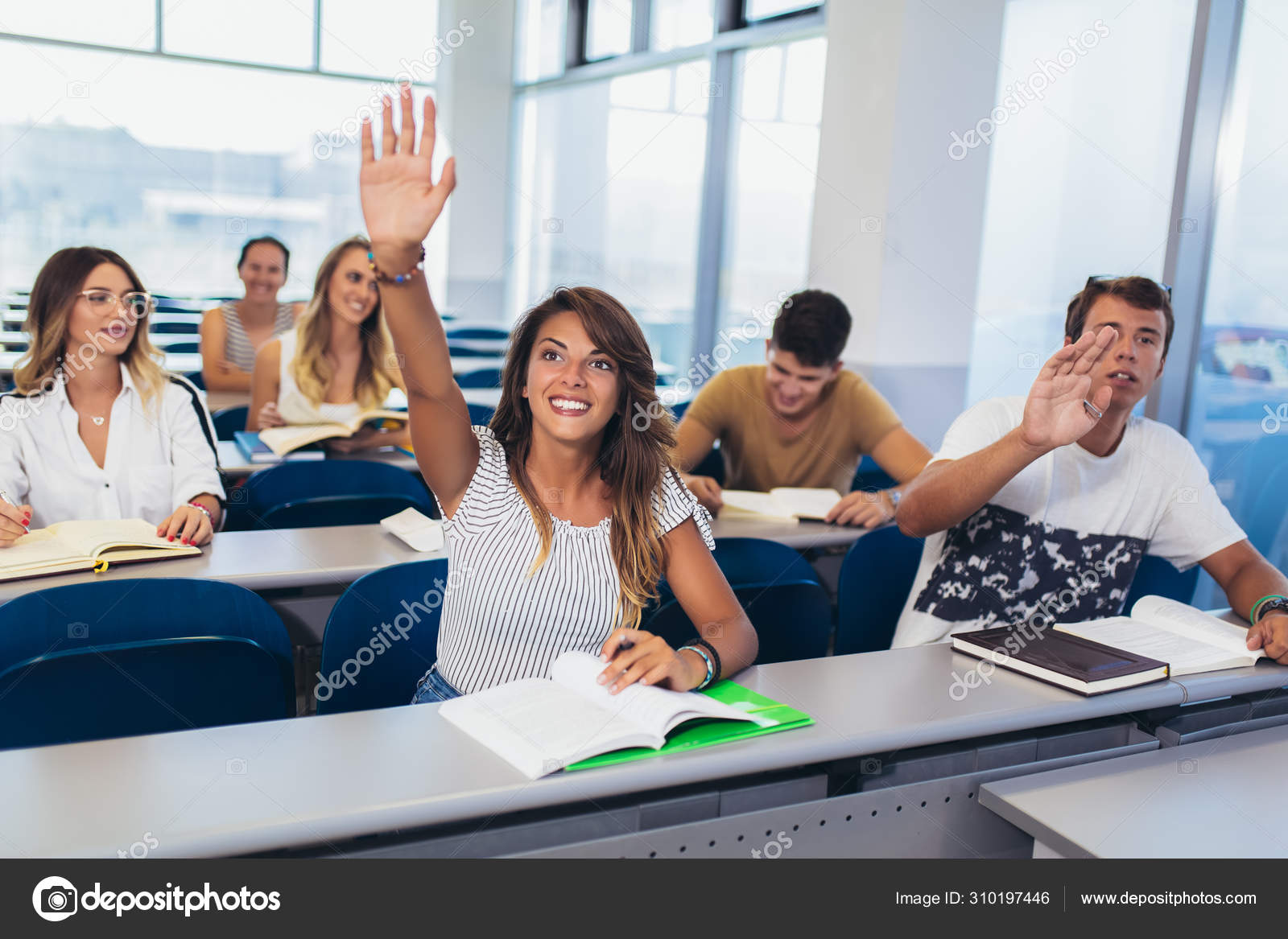 Imágenes de Estudiante Levantando La Mano | Descarga imágenes gratuitas en  Unsplash, image size:1600x1167