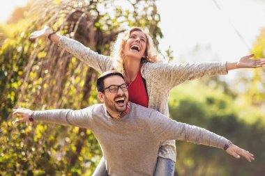 Eğleniyor kaç kadın Parkı olarak veren sırtlama dostum