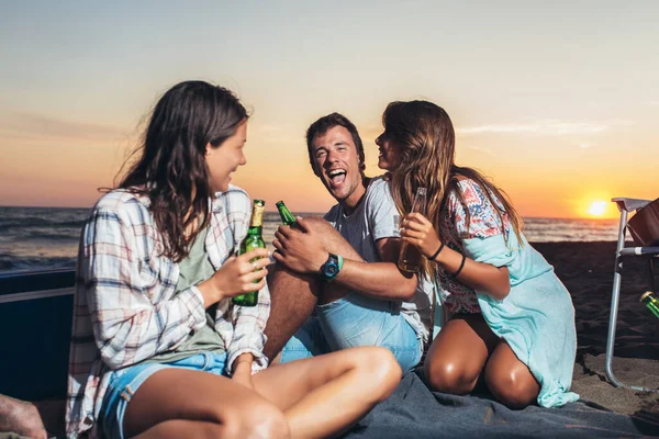 Group Friends Enjoy Beach — Stock Photo, Image