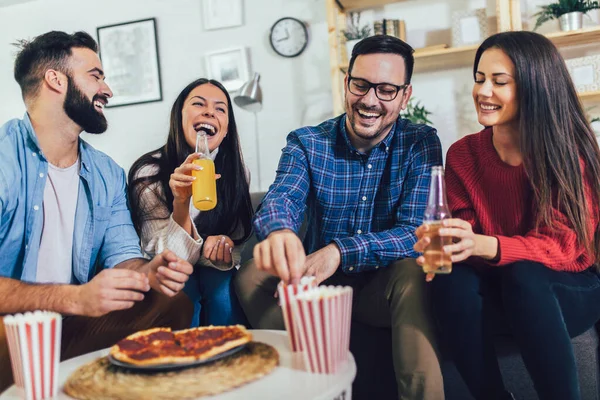 Group Young Friends Eating Pizza Home Interior Young People Having — Stock Photo, Image