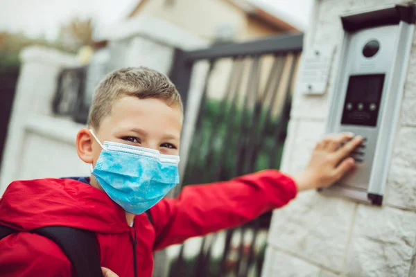Child Wear Facemask Coronavirus Flu Outbreak Boy Wear Mask Back — Stock Photo, Image