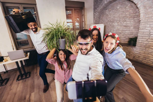 Gente Negocios Haciendo Ejercicio Entrenamiento Equipo Durante Seminario Team Building — Foto de Stock