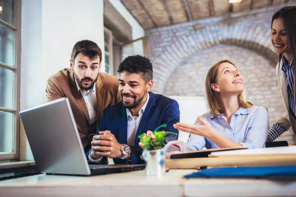 Startup Equipo Negocios Reunión Oficina Brillante Moderna Lluvia Ideas Interior — Foto de Stock