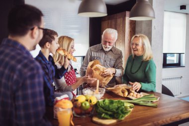 Evde Çoklu Nesil Aile Yemekleri