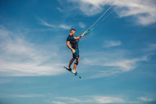 Szakmai Kite Teszi Nehéz Trükk Gyönyörű Háttér Kitesurfing Kiteboarding Cselekvési — Stock Fotó