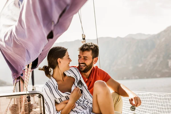 Casal Amoroso Passar Tempo Feliz Iate Mar Férias Luxo Seaboat — Fotografia de Stock