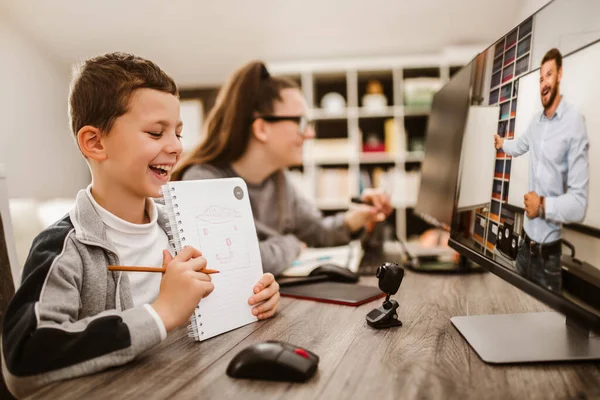 Menino Menina Estuda Casa Fazer Lição Casa Escola Educação Online — Fotografia de Stock