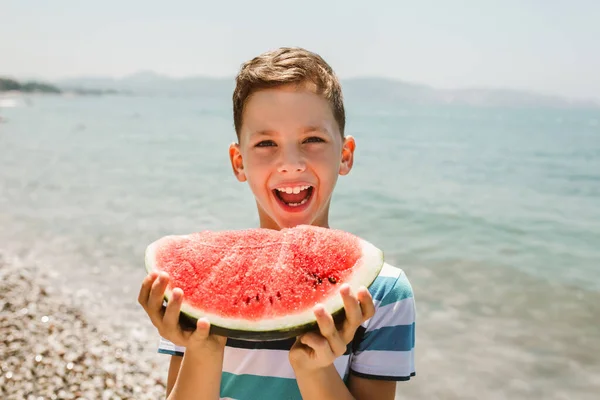Glada Barn Som Äter Saftig Vattenmelon Barn Känslor Pojke Äter — Stockfoto