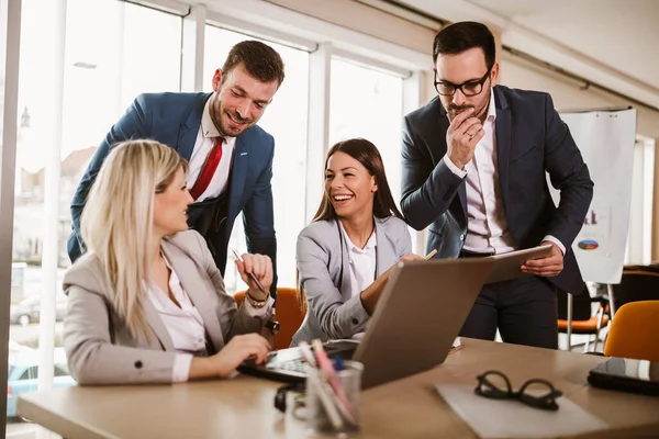 Socios Comerciales Que Discuten Documentos Ideas Reunión — Foto de Stock