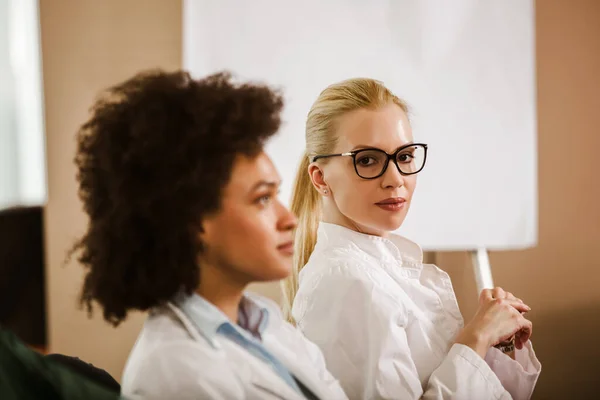 Grupo Médicos Terapeutas Seminario Sobre Educación Médica — Foto de Stock