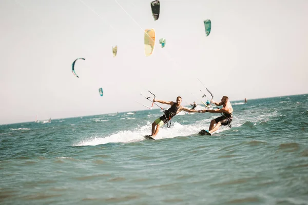 Kitesurfing Man Rides Kite Waves — Stock Photo, Image