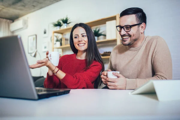 Happy Couple Doing Business Together Working Home Laptop — Stock Photo, Image