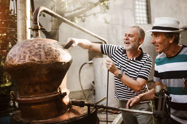 Destilaria Caseira Tradicional Para Fazer Conhaque — Fotografia de Stock