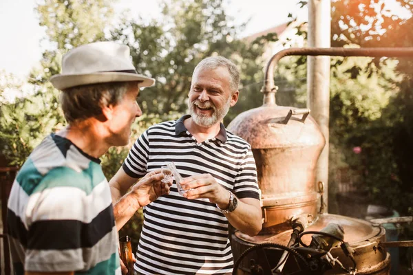 Traditionelle Hausgemachte Brennerei Zur Herstellung Von Schnaps — Stockfoto