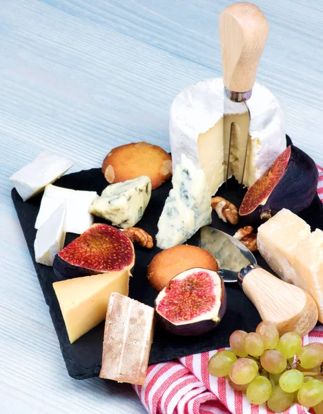 Gourmet Cheese Plate Brie Parmesan Roquefort Camembert Fruits Biscuits Slate — Stock Photo, Image