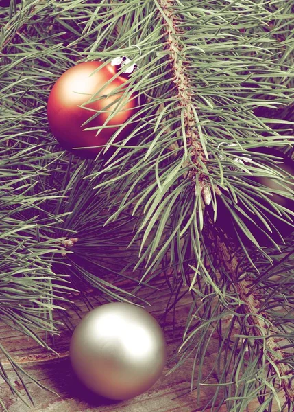 Decoración Navidad Con Bolas Naranja Plata Las Ramas Pino Verde —  Fotos de Stock