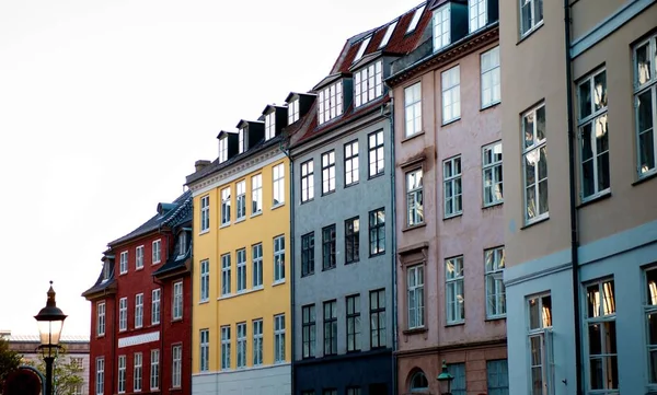 Ścianę Kolorowe Domy Okna Poddaszu Odbicie Centrum Miasta Kopenhaga Dania — Zdjęcie stockowe