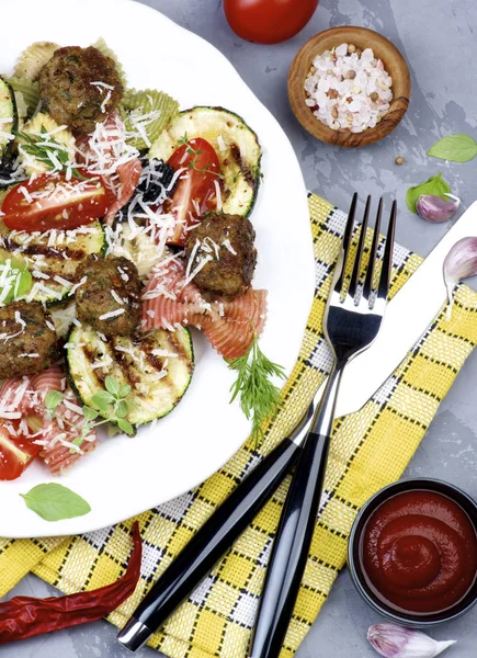 Farfalle and Zucchini Pasta