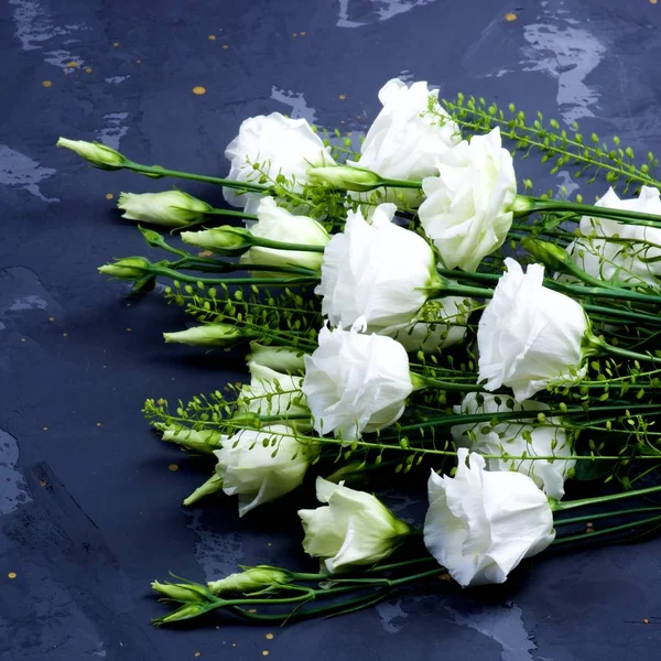 Białe kwiaty lisianthus — Zdjęcie stockowe